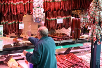 Budapest  Ungarn  Fleischverkauf in der Markthalle Nagy Vasarcsarnok