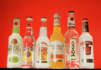 Auswahl von Alcopops verschiedener Hersteller