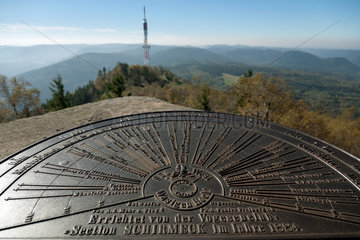 Michelbrunn  Frankreich  Panoramatafel auf dem Gipfel des Donon
