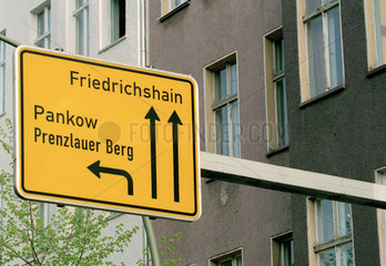 Berliner Bezirksnamen auf einem Hinweisschild