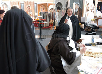 Dornbirn  Nonnen auf einer Kirchen-Messe