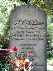 Berlin  Grabmal Hoffmann auf Kirchhof Dreifaltigkeit