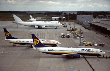 Flugzeuge auf dem Flughafen Frankfurt Hahn