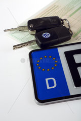 Berlin  Deutschland  Autokennzeichen  -schluessel und Zulassungsbescheinigung