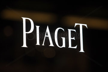 Hong Kong  China  Logo des Juweliers und Uhrenherstellers Piaget