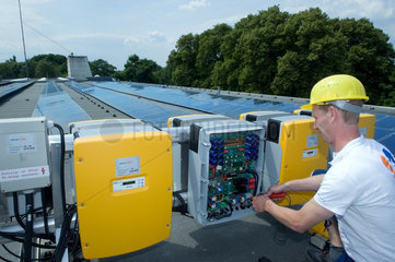 Berlin  Deutschland  Vorstellung und Inbetriebnahme der groessten Solaranlage Berlins