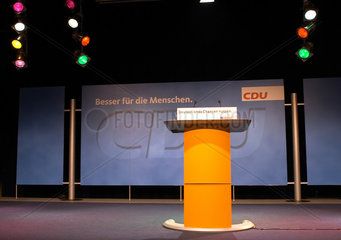 Kiel  Leere Buehne zum Wahlkampf der CDU
