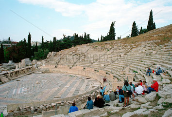 Touristen beim Dionysos-Theater  Athen