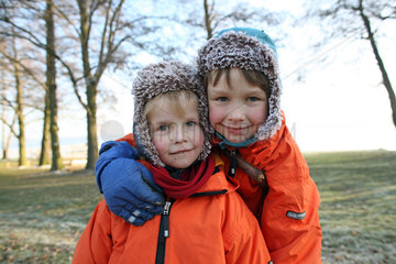 Wendisch Rietz  Deutschland  Kinder in Winterkleidung