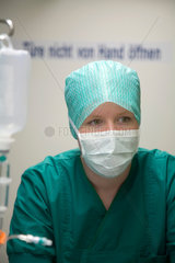 Essen  Deutschland  Krankenhaus  OP-Schwester im Operationsaal