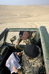 Mazar-e Sharif  Afghanistan  ISAF-Schutztruppe unterwegs auf Patrouille