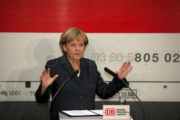 Merkel besucht ICE Werk
