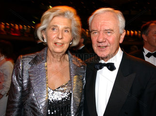 Berlin  Bundesverkehrsminister Manfred Stolpe mit Gattin Ingrid