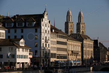 Zuerich  Schweiz  Blick auf die Altstadt