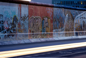 Berlin  Deutschland  die Berliner Mauer an der East Side Gallery