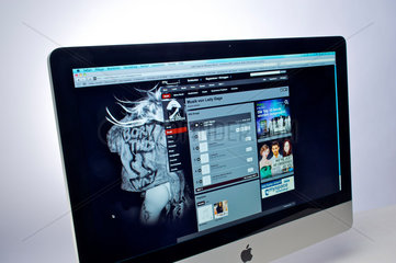 Hamburg  Deutschland  Internetseite Myspace auf einem Apple-iMac