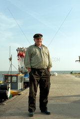 Kussfeld  Polen  kaschubischer Fischer am Hafen