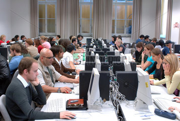 Seminarraum im Rechtswissenschaftlichen Institut der Universitaet Zuerich (Schweiz)