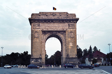 Blick zum Triumphbogen (Arcul de Triumf) in Bukarest