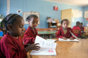 Addis Abeba  Aethiopien  Waisenkinder werden unterrichtet