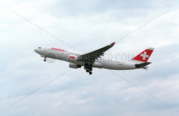 Passagierflugzeug der Swiss Air Lines nach dem Start