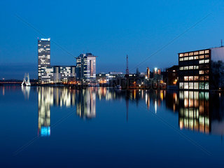Berlin  Treptower und Twintower spiegeln sind in der Spree
