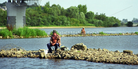 Angler an der Weichsel  Polen