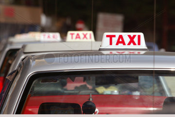 Wartende Taxis in der Hongkonger Innenstadt