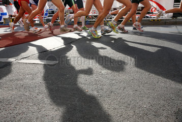Berlin  Deutschland  Zeitmessung beim Marathonlauf
