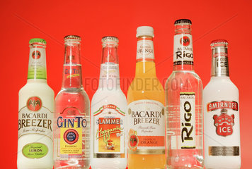 Auswahl von Alcopops verschiedener Hersteller