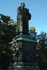 Eisenach  Deutschland  das Denkmal des beruehmten Reformators Martin Luther