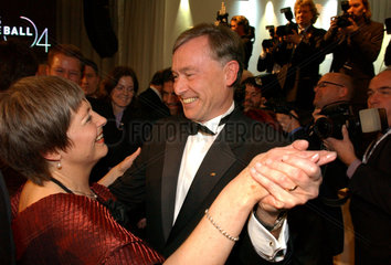 Berlin  Bundespraesident Horst Koehler (CDU) und Ursula Goessling