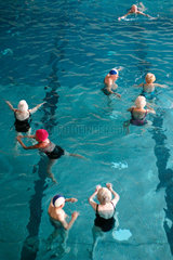 Senioren im Schwimmbad