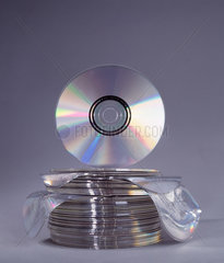 Stapel von CDs  teilweise defekt