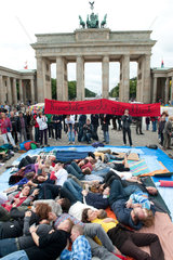 Berlin  Deutschland  Kuschel-In am Brandenburger Tor