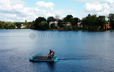 Potsdam  ein Tretboot auf dem Heiligen See