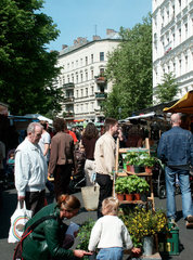 Berlin  Wochenmarkt auf dem Kollwitzplatz