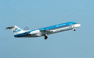Flugzeug der KLM beim Abflug von Berlin-Tegel