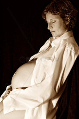 Hamburg  Portrait einer schwangeren Frau