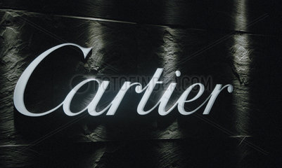 Beleuchteter Cartier Schriftzug