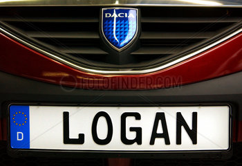 Berlin  Dacia-Logan  Billigauto aus Rumaenien