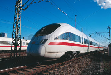 Berlin  Deutschland  ICE 3 Zug