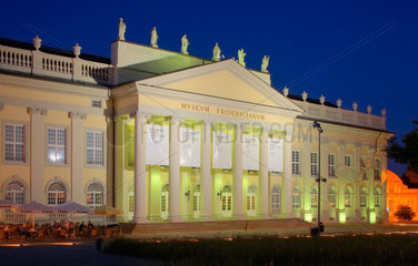 Kassel  Museum Fridericianum bei Nacht
