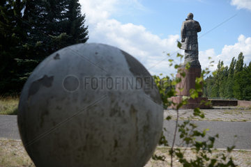 Wuensdorf  Deutschland  Leninstatue in der ehemaligen russischen Garnisionsstadt Wuensdorf