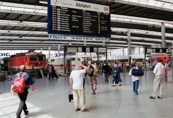 Bahnhofsgeschehen im Muenchener Hauptbahnhof