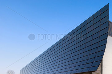Berlin  Deutschland  Solarwand im Wissenschaftsstandort Adlershof