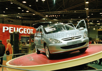 Peugeot praesentiert das Modell 307 auf der Messe Auto Mobil International