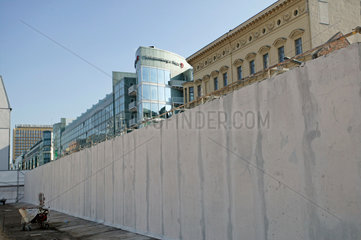 Wiederaufbau der Berliner Mauer
