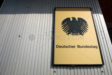Berlin  Schild des Deutschen Bundestags