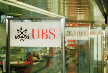 Zuerich  Schweiz  Bankfiliale der UBS Bank am Flughafen Kloten
